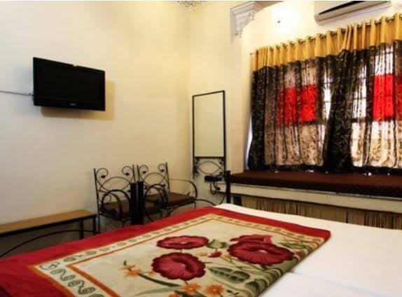 Heritage Haveli Bed and Breakfast Udaipur Esterno foto